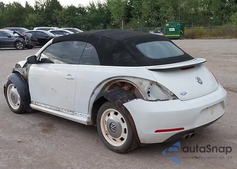 2015 Volkswagen Beetle 1.8T Classic из США, поврежденный, VIN 3VW517ATXFM810985